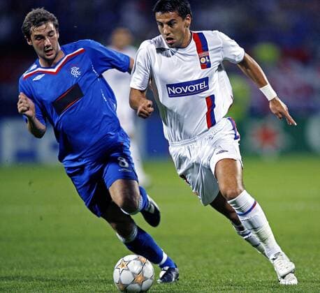 Milan Baros (Lyon, re.) gegen Kevin Thomson (Glasgow Rangers) -  (pan22599) Fußball EC 1 Herren Champions League 2007 2008, Olympique Lyonnais - Glasgow Rangers 0:3, OL Gruppe Lyon Dynamik, Fußball EC 1 Herren Champions League 2007 2008, Olympique Lyonnais - Glasgow Rangers 0:3, OL Gruppe Lyon Dynamik, 