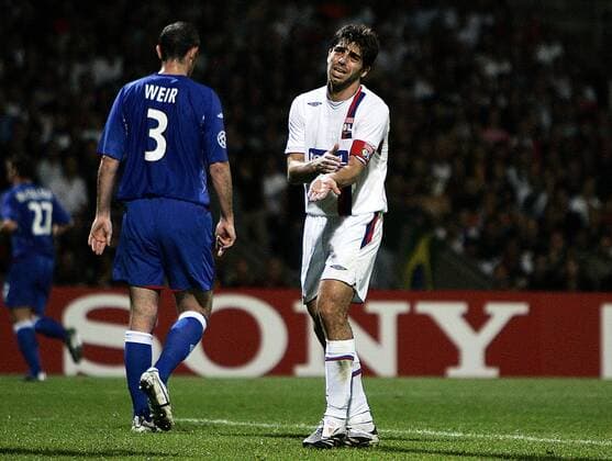 Juninho (Lyon, re.) plädiert verzweifelt auf Handspiel, daneben David Weir (Glasgow Rangers) -  (pan22599) Fußball EC 1 Herren Champions League 2007 2008, Olympique Lyonnais - Glasgow Rangers 0:3, OL Gruppe Lyon Enttäuschung, Verzweiflung, Fußball EC 1 Herren Champions League 2007 2008, Olympique Lyonnais - Glasgow Rangers 0:3, OL Gruppe Lyon Enttäuschung, Verzweiflung, 