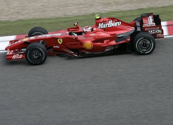 Kimi Räikkönen (Finnland Ferrari) in seinem Boliden Motorsport Grand Prix Herren Großer Preis von China 2007, Formel 1 Weltmeisterschaft, F1, F, GP, WM Einzelbild Shanghai Motorsport Grand Prix Herren Großer Preis von China 2007, Formel 1 Weltmeisterschaft, F1, F, GP, WM Einzelbild Shanghai