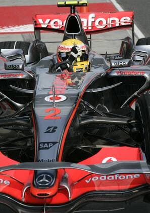 Lewis Hamilton (England McLaren Mercedes) jubelt in seinem Boliden über die Pole Position beim Großen Preis von China 2007 Motorsport Grand Prix Herren Großer Preis von China 2007, Formel 1 Weltmeisterschaft, F1, F, GP, WM, Qualifying Einzelbild Shanghai Begeisterung, Freude, Motorsport Grand Prix Herren Großer Preis von China 2007, Formel 1 Weltmeisterschaft, F1, F, GP, WM, Qualifying Einzelbild Shanghai Begeisterung, Freude,