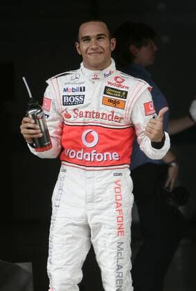 Lewis Hamilton (England McLaren Mercedes) jubelt über die Pole Position beim Großen Preis von China 2007 Motorsport Grand Prix Herren Großer Preis von China 2007, Formel 1 Weltmeisterschaft, F1, F, GP, WM, Qualifying Einzelbild Shanghai Freude, Motorsport Grand Prix Herren Großer Preis von China 2007, Formel 1 Weltmeisterschaft, F1, F, GP, WM, Qualifying Einzelbild Shanghai Freude,
