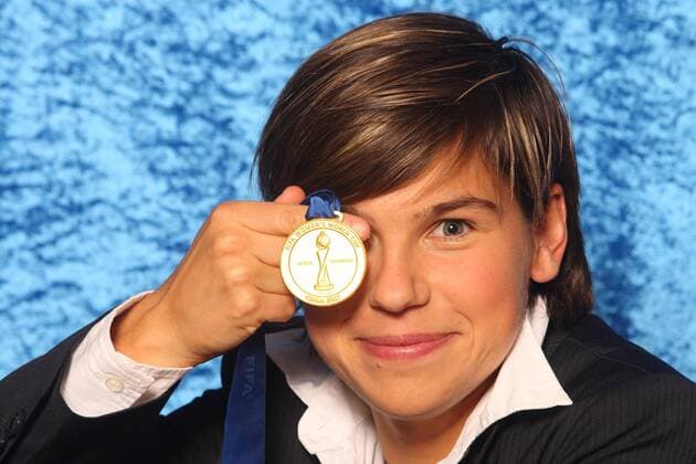 Ariane Hingst (Deutschland) - Weltmeisterin 2007 mit goldenem Blick Fußball Damen Nationalteam 2007, Frauen, Frauenfußball, Fotostudio, Studioaufnahme, Fotoshooting, Einzelbild Mainz Fußball Damen Nationalteam 2007, Frauen, Frauenfußball, Fotostudio, Studioaufnahme, Fotoshooting, Einzelbild Mainz