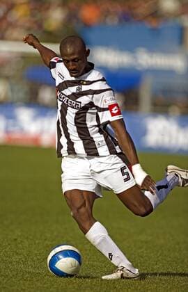 Steve Gohouri (Gladbach) am Ball Fußball 2. BL Herren Saison 2007 2008, Borussia Mönchengladbach Einzelbild Koblenz Dynamik Fußball 2. BL Herren Saison 2007 2008, Borussia Mönchengladbach Einzelbild Koblenz Dynamik