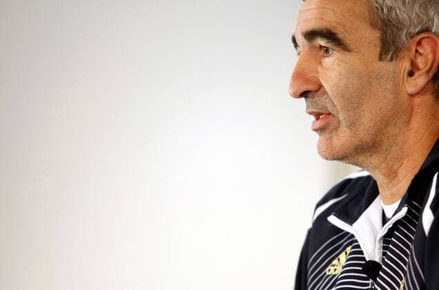Nationaltrainer Raymond Domenech (Frankreich) -  (pan22700) Fußball Herren Nationalteam 2007, Pressekonferenz, Pressetermin Porträt Clairefontaine Fußball Herren Nationalteam 2007, Pressekonferenz, Pressetermin Porträt Clairefontaine 