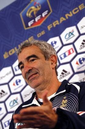 Nationaltrainer Raymond Domenech (Frankreich) -  (pan22700) Fußball Herren Nationalteam 2007, Pressekonferenz, Pressetermin Einzelbild Clairefontaine Fußball Herren Nationalteam 2007, Pressekonferenz, Pressetermin Einzelbild Clairefontaine 