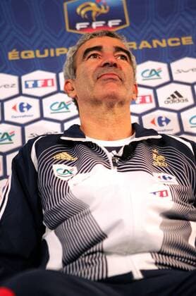 Nationaltrainer Raymond Domenech (Frankreich) -  (pan22700) Fußball Herren Nationalteam 2007, Pressekonferenz, Pressetermin Einzelbild Clairefontaine Fußball Herren Nationalteam 2007, Pressekonferenz, Pressetermin Einzelbild Clairefontaine 