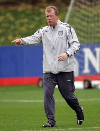 Nationaltrainer Steve McClaren (England) gibt Anweisungen - EDITORIAL USE ONLY. No use with unauthorised audio, video, data, fixture lists, club league logos or live services. Online in-match use limited to 120 images, no video emulation. No use in betting, games or single club league player publications. Fußball Herren Nationalteam 2007, Training Einzelbild Fußball Herren Nationalteam 2007, Training Einzelbild