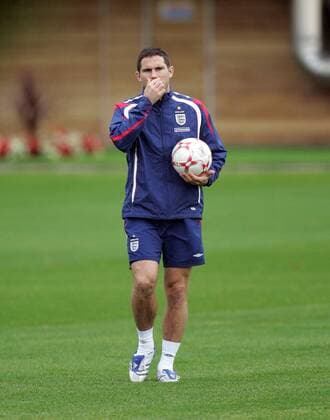 Frank Lampard (England) am Ball - EDITORIAL USE ONLY. No use with unauthorised audio, video, data, fixture lists, club league logos or live services. Online in-match use limited to 120 images, no video emulation. No use in betting, games or single club league player publications. Fußball Herren Nationalteam 2007, Training Einzelbild Nachdenklichkeit, Skepsis, Fußball Herren Nationalteam 2007, Training Einzelbild Nachdenklichkeit, Skepsis,