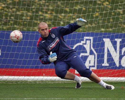 Torwart Paul Robinson (England) am Ball - EDITORIAL USE ONLY. No use with unauthorised audio, video, data, fixture lists, club league logos or live services. Online in-match use limited to 120 images, no video emulation. No use in betting, games or single club league player publications. Fußball Herren Nationalteam 2007, Training Einzelbild Dynamik, Abwehr, Fußball Herren Nationalteam 2007, Training Einzelbild Dynamik, Abwehr,