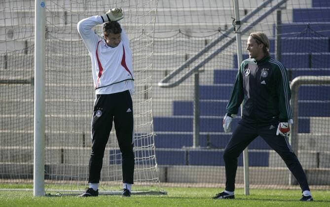 Torwart Jens Lehmann (li.) und sein Kollege Timo Hildebrand (beide Deutschland) machen sich warm Fußball Herren Nationalteam 2007, Training Gruppe Berlin Fußball Herren Nationalteam 2007, Training Gruppe Berlin