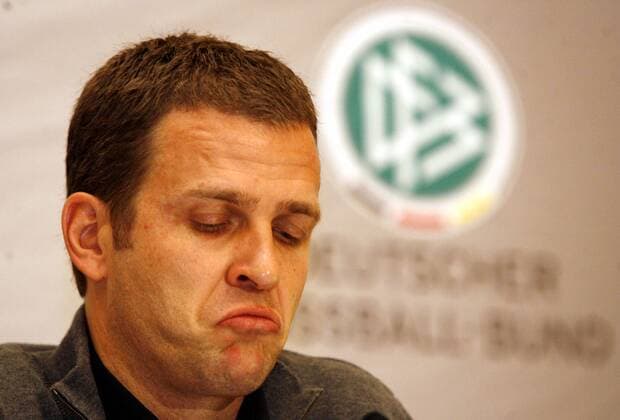 Teammanager Oliver Bierhoff (Deutschland) - skeptisch Fußball Herren Nationalteam 2007, Pressekonferenz, Pressetermin Porträt Dublin Enttäuschung, Nachdenklichkeit, Skepsis, Fußball Herren Nationalteam 2007, Pressekonferenz, Pressetermin Porträt Dublin Enttäuschung, Nachdenklichkeit, Skepsis,