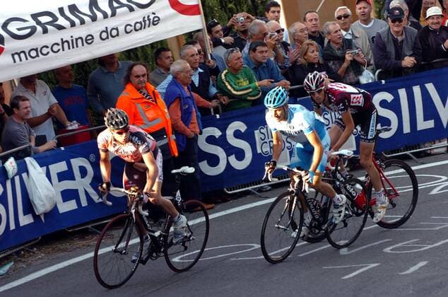 Belauern während des Giro dell Emilia 2007, v. li.: Cadel Evans (Australien Predictor Lotto), Davide Rebellin (Italien Gerolsteiner), Fränk Schleck (Luxemburg CSC) -  Radsport Herren Giro dell Emilia 2007, Straßenradsport, Straße, Rad Gruppe San Luca Radsport Herren Giro dell Emilia 2007, Straßenradsport, Straße, Rad Gruppe San Luca