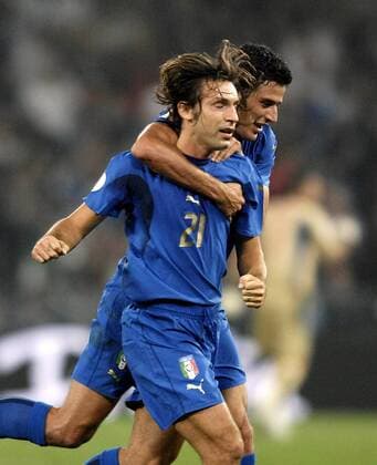 Andrea Pirlo (li.) und Fabio Grosso (beide Italien) - Torjubel -  Fußball Länderspiel Herren EM Qualifikation 2007, Nationalmannschaft, Nationaltrikot Gruppe Genua Freude, Fußball Länderspiel Herren EM Qualifikation 2007, Nationalmannschaft, Nationaltrikot Gruppe Genua Freude,