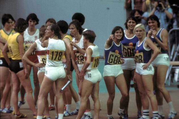 4x100 Meter Staffeln im Zielraum v.re.: Bärbel Eckert, Carla Bodendorf, Renate Stecher, Marlies Ölsner (alle Olympiasieger DDR), Elvira Possekel, Inge Helten, Annegret Kroniger und Annegret Richter (alle BR Deutschland Platz 2) Leichtathletik OS Sommer Damen Olympische Spiele 1976, Sommerspiele, 4x100m, 4 x 100 m, 100m, Meter, Staffel, Staffellauf Vdia Totale Montreal Freude, Leichtathletik OS Sommer Damen Olympische Spiele 1976, Sommerspiele, 4x100m, 4 x 100 m, 100m, Meter, Staffel, Staffellauf Vdia Totale Montreal Freude,