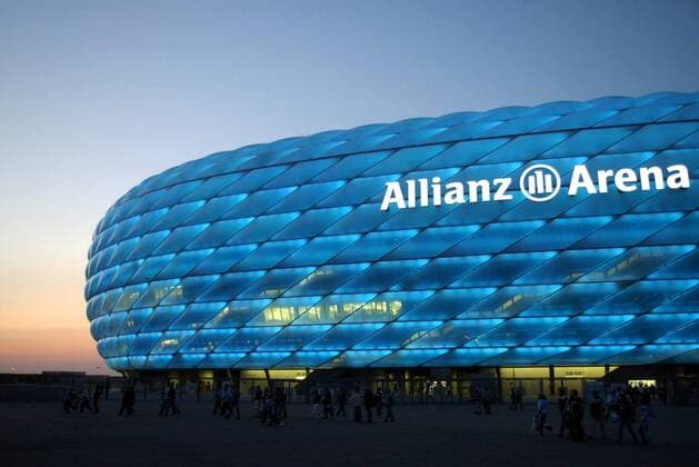 Münchener Allianz Arena im Abendlicht Fußball 2. BL Herren Saison 2006 2007, TSV 1860 München Totale Allianz Arena, AllianzArena München Fußball 2. BL Herren Saison 2006 2007, TSV 1860 München Totale Allianz Arena, AllianzArena München