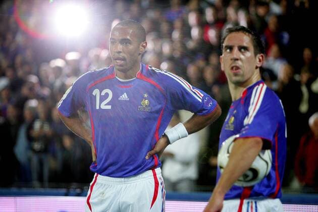Thierry Henry (li.) und Franck Ribery (beide Frankreich) -  Fußball Herren EM Qualifikation 2007, Nationalmannschaft, Nationaltrikot, Vdig Gruppe Nantes Fußball Herren EM Qualifikation 2007, Nationalmannschaft, Nationaltrikot, Vdig Gruppe Nantes 