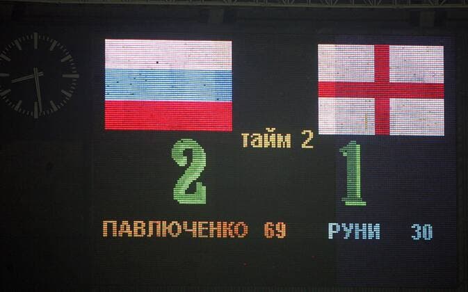 Die Anzeigetafel zeigt das Endergebnis der Partie - Russland England 2:1 -  Fußball Länderspiel Herren EM Qualifikation 2007, Nationalmannschaft, Russland - England 2:1 Gruppe kyrillische, russisch Moskau Fußball Länderspiel Herren EM Qualifikation 2007, Nationalmannschaft, Russland - England 2:1 Gruppe kyrillische, russisch Moskau