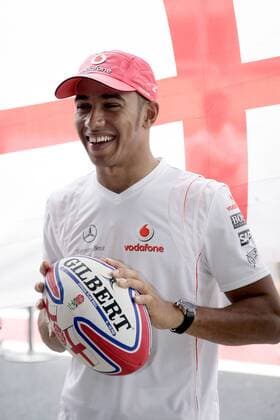 Lewis Hamilton (England McLaren Mercedes) freut sich über das Erreichen des Finales der englischen Nationalmannschaft bei der Rugby WM 2007 Motorsport Grand Prix Herren Großer Preis von Brasilien 2007, Formel 1 Weltmeisterschaft, F1, F, GP, WM Einzelbild Interlagos Sao Paulo Freude, Motorsport Grand Prix Herren Großer Preis von Brasilien 2007, Formel 1 Weltmeisterschaft, F1, F, GP, WM Einzelbild Interlagos Sao Paulo Freude,
