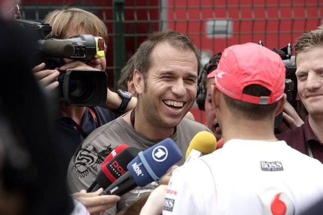 RTL Reporter Kai Ebel (Deutschland, li.) und Lewis Hamilton (England McLaren Mercedes) im Interview Motorsport Grand Prix Herren Großer Preis von Brasilien 2007, Formel 1 Weltmeisterschaft, F1, F, GP, WM Gruppe Interlagos Sao Paulo Freude, Motorsport Grand Prix Herren Großer Preis von Brasilien 2007, Formel 1 Weltmeisterschaft, F1, F, GP, WM Gruppe Interlagos Sao Paulo Freude,