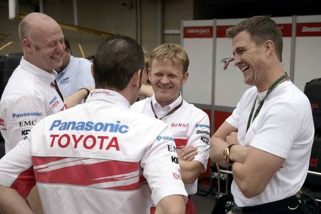 Ralf Schumacher (Deutschland Toyota, re.) im Gespräch mit seinen Technikern Motorsport Grand Prix Herren Großer Preis von Brasilien 2007, Formel 1 Weltmeisterschaft, F1, F, GP, WM Gruppe Interlagos Sao Paulo Freude, Motorsport Grand Prix Herren Großer Preis von Brasilien 2007, Formel 1 Weltmeisterschaft, F1, F, GP, WM Gruppe Interlagos Sao Paulo Freude,