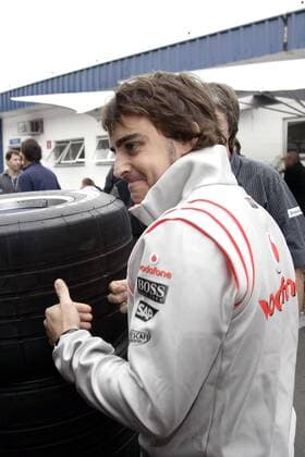 Fernando Alonso (Spanien McLaren Mercedes) Motorsport Grand Prix Herren Großer Preis von Brasilien 2007, Formel 1 Weltmeisterschaft, F1, F, GP, WM Einzelbild Interlagos Sao Paulo Motorsport Grand Prix Herren Großer Preis von Brasilien 2007, Formel 1 Weltmeisterschaft, F1, F, GP, WM Einzelbild Interlagos Sao Paulo