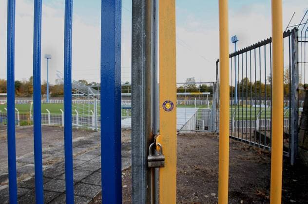 Im Bruno Plache Stadion, der Heimspielstätte von Lokomotive Leipzig, bleibt das Tor aufgrund befürchteter Ausschreitungen am kommenden Spieltag geschlossen Fußball Herren Saison 2007 2008, 1. FC Lokomotive Leipzig, Lok, Landesliga Sachsen, Sachsenliga Einzelbild Leipzig Fußball Herren Saison 2007 2008, 1. FC Lokomotive Leipzig, Lok, Landesliga Sachsen, Sachsenliga Einzelbild Leipzig