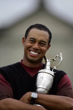 Eldrick Tiger Woods (USA) - Sieger der British Open 2005 - mit der Claret Jug -  (2005071817563912) Golf Herren The British Open Championship 2005, European PGA Tour, TPC of Europe Einzelbild St. Andrews Freude, Golf Herren The British Open Championship 2005, European PGA Tour, TPC of Europe Einzelbild St. Andrews Freude,