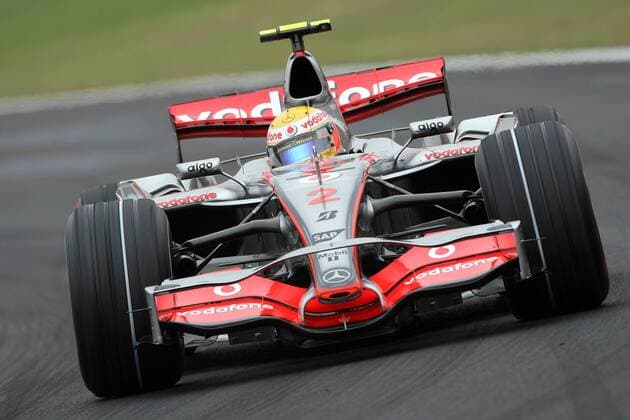 Lewis Hamilton (England McLaren Mercedes) in seinem Boliden -  Motorsport Grand Prix Herren Großer Preis von Brasilien 2007, Formel 1 Weltmeisterschaft, F1, F, GP, WM, Freies Training Einzelbild Interlagos Sao Paulo Motorsport Grand Prix Herren Großer Preis von Brasilien 2007, Formel 1 Weltmeisterschaft, F1, F, GP, WM, Freies Training Einzelbild Interlagos Sao Paulo