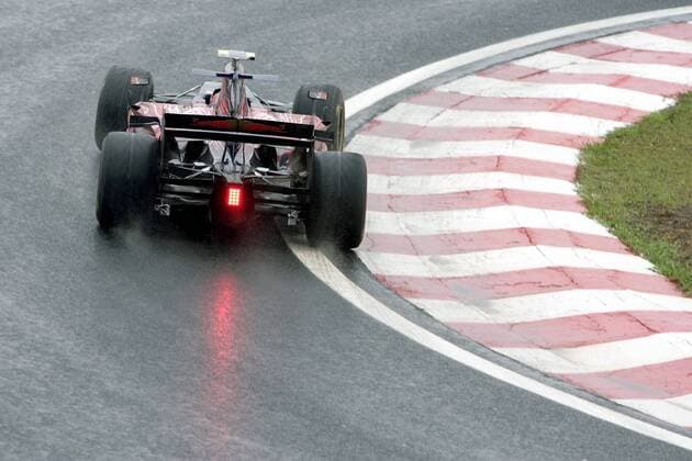 Sebastian Vettel (Deutschland Toro Rosso) in seinem Boliden Motorsport Grand Prix Herren Großer Preis von Brasilien 2007, Formel 1 Weltmeisterschaft, F1, F, GP, WM, Freies Training Einzelbild Interlagos Sao Paulo Motorsport Grand Prix Herren Großer Preis von Brasilien 2007, Formel 1 Weltmeisterschaft, F1, F, GP, WM, Freies Training Einzelbild Interlagos Sao Paulo