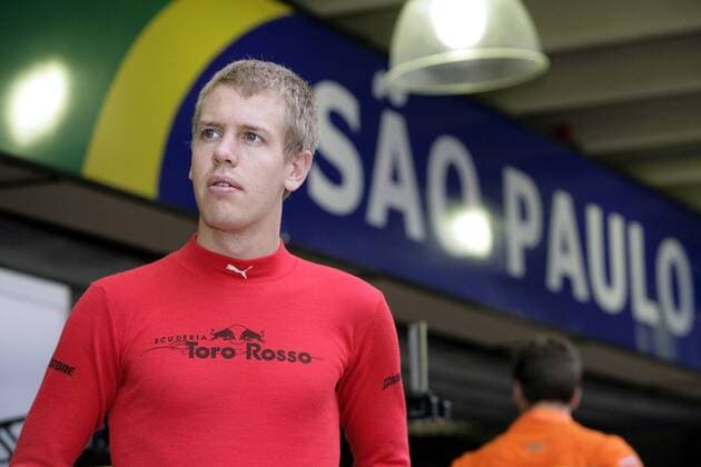 Sebastian Vettel (Deutschland Toro Rosso) nachdenklich Motorsport Grand Prix Herren Großer Preis von Brasilien 2007, Formel 1 Weltmeisterschaft, F1, F, GP, WM, Freies Training Einzelbild Interlagos Sao Paulo Motorsport Grand Prix Herren Großer Preis von Brasilien 2007, Formel 1 Weltmeisterschaft, F1, F, GP, WM, Freies Training Einzelbild Interlagos Sao Paulo