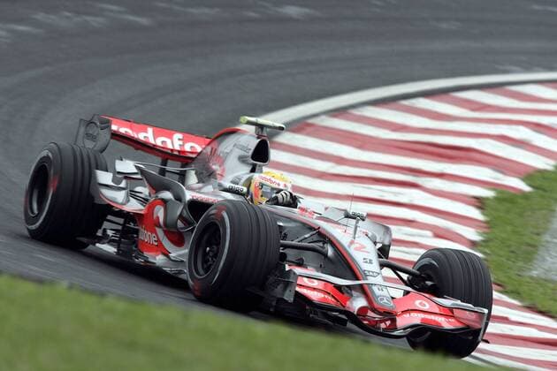Lewis Hamilton (England McLaren Mercedes) in seinem Boliden Motorsport Grand Prix Herren Großer Preis von Brasilien 2007, Formel 1 Weltmeisterschaft, F1, F, GP, WM, Freies Training Einzelbild Interlagos Sao Paulo Motorsport Grand Prix Herren Großer Preis von Brasilien 2007, Formel 1 Weltmeisterschaft, F1, F, GP, WM, Freies Training Einzelbild Interlagos Sao Paulo