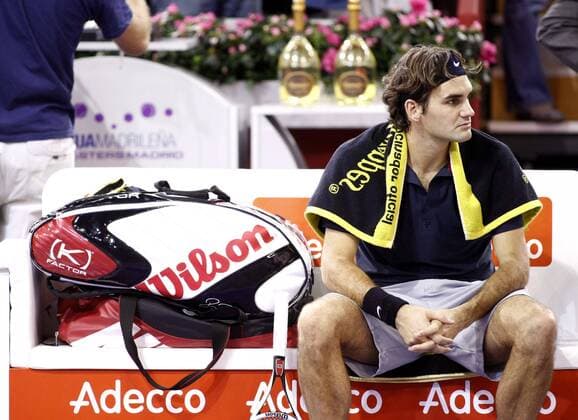 Roger Federer (Schweiz) enttäuscht nach seiner Finalniederlage bei den Masters Series 2007 in Madrid -  Tennis Herren Masters Series 2007, ATP Tour, Finale Einzelbild Madrid Enttäuschung, Tennis Herren Masters Series 2007, ATP Tour, Finale Einzelbild Madrid Enttäuschung,