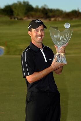 Mike Weir (Kanada) - Sieger der Frys Electronics Open 2007 - präsentiert die Trophäe - (Icon92821052) Golf Herren Frys Electronics Open 2007, PGA Tour Einzelbild Scottsdale Freude, Golf Herren Frys Electronics Open 2007, PGA Tour Einzelbild Scottsdale Freude, EDITORIAL USE ONLY