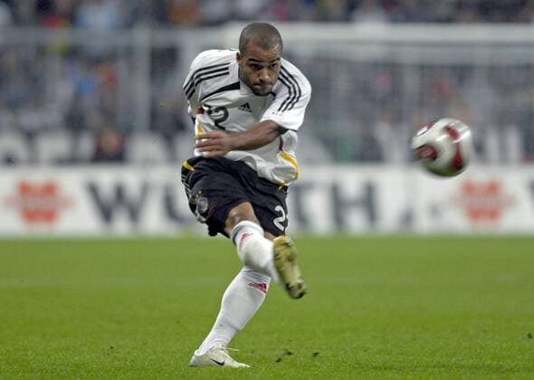 David Odonkor (Deutschland) zieht ab Fußball Länderspiel Herren EM Qualifikation 2007, Nationalmannschaft, Nationaltrikot Einzelbild München Dynamik, Fußball Länderspiel Herren EM Qualifikation 2007, Nationalmannschaft, Nationaltrikot Einzelbild München Dynamik,