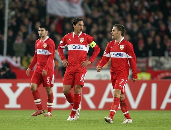 Abgang Stuttgart, v.re.: Silvio Meissner, Fernando Meira, Serdar Tasci Fußball EC 1 Herren Champions League 2007 2008, VfB Stuttgart Gruppe Stuttgart Enttäuschung, Fußball EC 1 Herren Champions League 2007 2008, VfB Stuttgart Gruppe Stuttgart Enttäuschung,