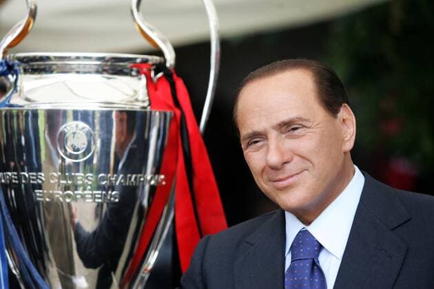 Präsident Silvio Berlusconi (AC Mailand) neben der Champions League Trophäe - Fußball EC 1 Herren Champions League Auslosung 2006 2007, AC Mailand, Milan, Serie A, 1. Italienische Liga Einzelbild Mailand Fußball EC 1 Herren Champions League Auslosung 2006 2007, AC Mailand, Milan, Serie A, 1. Italienische Liga Einzelbild Mailand
