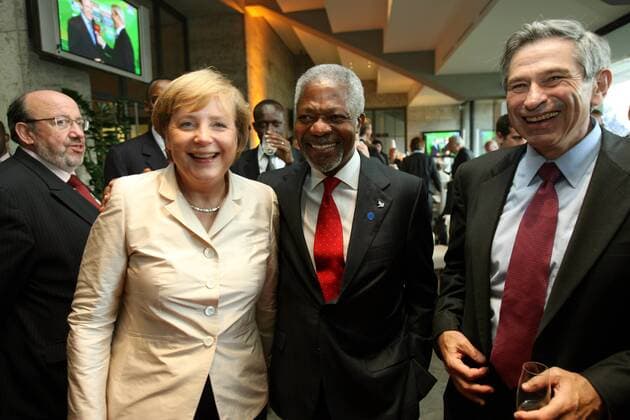 Gute Laune am Rande des WM Finales 2006, v.re.: Weltbank Präsident Paul Wolfowitz (USA), UN Generalsekretär Kofi Annan (Ghana), Bundeskanzlerin Angela Merkel (Deutschland) und EU Kommissar Louis Michel (Belgien) -  Fußball WM Herren WM 2006, Länderspiel, Finale, Endspiel, lachen, lächeln, Gruppe Berlin Freude, Fußball WM Herren WM 2006, Länderspiel, Finale, Endspiel, lachen, lächeln, Gruppe Berlin Freude,