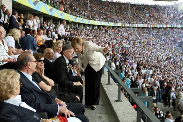 Bundeskanzlerin Angela Merkel im Gespräch mit Bundespräsident Horst Köhler (beide Deutschland) am Rande des WM Finales 2006 an -  Fußball WM Herren WM 2006, Länderspiel, Finale, Endspiel Gruppe Berlin Fußball WM Herren WM 2006, Länderspiel, Finale, Endspiel Gruppe Berlin