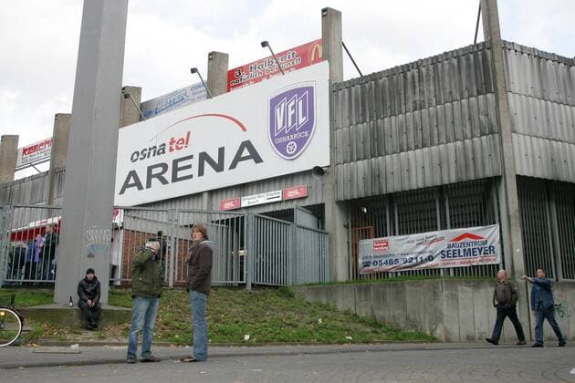 Fußball, Stadiongeschichte VfL Osnabrück Außenansicht der Osnatel Arena, Heimspielstätte des VfL Osnabrück Fußball 2. BL Herren Saison 2007 2008, VfL Osnabrück, Fotostory, Stadionstory Totale OsnatelArena Osnabrück Fußball 2. BL Herren Saison 2007 2008, VfL Osnabrück, Fotostory, Stadionstory Totale OsnatelArena Osnabrück