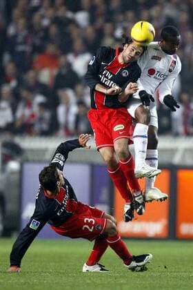 Mario Yepes (Paris St. Germain, Mitte) gegen Sidney Govou (Lyon, re.), daneben Jeremy Clement (Paris St. Germain) - (pan22934) Fußball Herren Ligue 1 2007 2008, 1. Französische Liga, FC Paris Saint Germain - Olympique Lyonnais 2:3, PSG, OL Gruppe Aufmacher, premiumd Paris Dynamik, Höhe, Kampf, Fußball Herren Ligue 1 2007 2008, 1. Französische Liga, FC Paris Saint Germain - Olympique Lyonnais 2:3, PSG, OL Gruppe Aufmacher, premiumd Paris Dynamik, Höhe, Kampf,