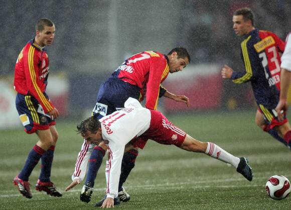Patrik Jezek (Salzburg, vorn) gegen Branko Boskovic (Rapid Wien) -  Fußball Herren TMobileBundesliga 2007 2008, 1. Österreichische Liga, SV RedBull Salzburg - SK Rapid Wien 2:1, RB Gruppe Salzburg Dynamik, Fußball Herren TMobileBundesliga 2007 2008, 1. Österreichische Liga, SV RedBull Salzburg - SK Rapid Wien 2:1, RB Gruppe Salzburg Dynamik,