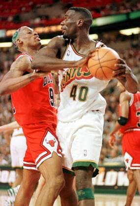 Shawn Kemp (Seattle Super Sonics, re.) gegen Dennis Rodman (Chicago Bulls) - (sea96061201) Basketball Herren NBA Finals 1995 1996, Finalserie, Endspiel, Playoffs, Playoff, Play Offs, Off, Spiel 4 Gruppe Seattle Dynamik, Basketball Herren NBA Finals 1995 1996, Finalserie, Endspiel, Playoffs, Playoff, Play Offs, Off, Spiel 4 Gruppe Seattle Dynamik,