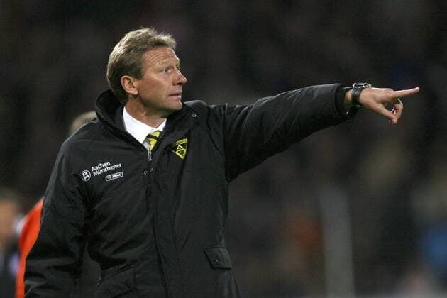 Fußball, Trainerhistorie, Alemannia Aachen Trainer Guido Buchwald (Aachen) gibt Anweisungen Fußball 2. BL Herren Saison 2007 2008, Alemannia Aachen Einzelbild Osnabrück Fußball 2. BL Herren Saison 2007 2008, Alemannia Aachen Einzelbild Osnabrück