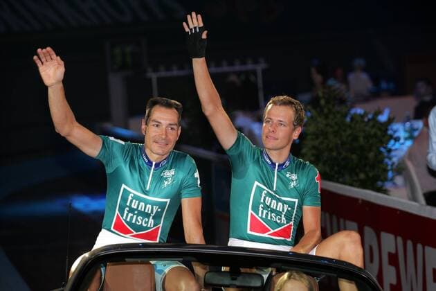 Erik Zabel (li.) und Leif Lampater (beide Deutschland) während der Vorstellung der Mannschaften beim Dortmunder Sechstagerennen 2007 Radsport Herren 66. Dortmunder 6 Tage Rennen 2007, Sechstagerennen, Sechstage, Sechs, Six Days, SixDays, Rad Gruppe Dortmund Radsport Herren 66. Dortmunder 6 Tage Rennen 2007, Sechstagerennen, Sechstage, Sechs, Six Days, SixDays, Rad Gruppe Dortmund