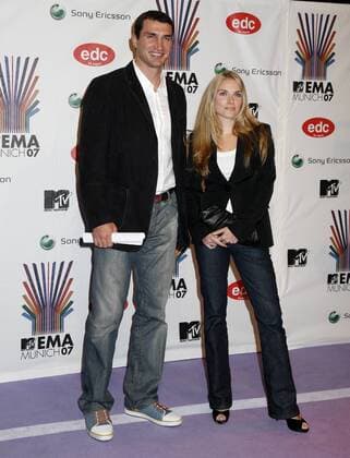 Wladimir Klitschko (Ukraine) mit weiblicher Begleitung Tatjana anlässlich der MTV Europe Music Awards 2007 in München -  (MUN20071101724) Boxen Herren MTV European Music Awards 2007, EMA, Boxsport, Profiboxen, Schwergewicht Gruppe München Boxen Herren MTV European Music Awards 2007, EMA, Boxsport, Profiboxen, Schwergewicht Gruppe München