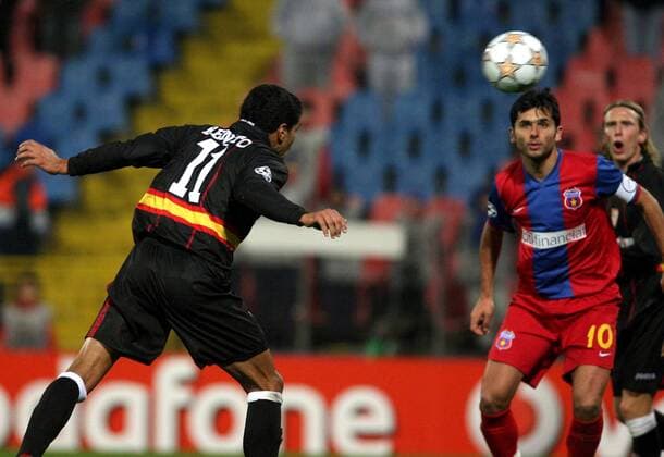 Renato (Sevilla, li.) trifft per Kopfball zum 0:2 -  - NOxONLINExUSE Fußball EC 1 Herren Champions League 2007 2008, Steaua Bukarest - FC Sevilla 0:2 Gruppe Bukarest Dynamik, Fußball EC 1 Herren Champions League 2007 2008, Steaua Bukarest - FC Sevilla 0:2 Gruppe Bukarest Dynamik,