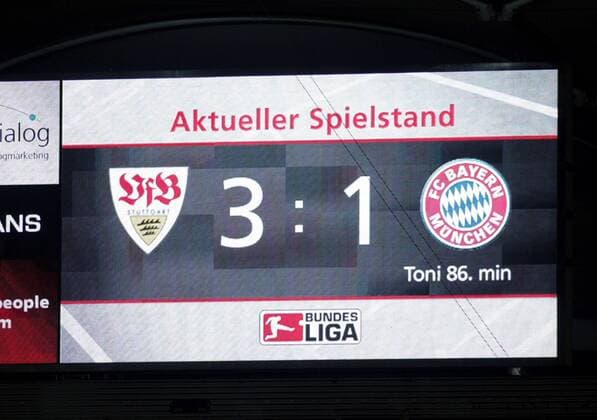 Nach dem Tor von Luca Toni lautet der aktuelle Spielstand bei der Partie VfB Stuttgart gegen Bayern München 3:1 Fußball 1. BL Herren Saison 2007 2008, VfB Stuttgart - FC Bayern München 3:1 Einzelbild Stuttgart Fußball 1. BL Herren Saison 2007 2008, VfB Stuttgart - FC Bayern München 3:1 Einzelbild Stuttgart