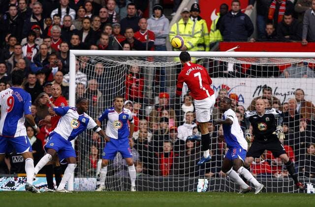 Cristiano Ronaldo (Manchester United, Mitte) - Kopfballtor zum 1:0 -  Fußball Herren English Premier League 2007 2008, 1. Englische Liga, Manchester United - Blackburn Rovers, ManU Gruppe Manchester Dynamik, Fußball Herren English Premier League 2007 2008, 1. Englische Liga, Manchester United - Blackburn Rovers, ManU Gruppe Manchester Dynamik,