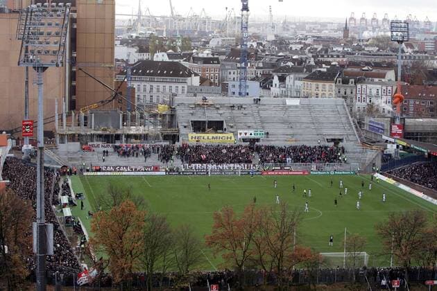 Fußball, Stadiongeschichte FC St. Pauli Trotz laufenden Spielbetriebes geht der Ausbau der Südtribüne im Millerntorstadion, Heimspielstätte des FC St. Pauli, weiter Fußball 2. BL Herren Saison 2007 2008, FC St. Pauli, Stadionumbau Stadionausbau Stadionerweiterung Totale Stadion am Millerntor, Umgebung, Stadionumgebung Hamburg, Modernisierung Umfeld Stadionumfeld Fußball 2. BL Herren Saison 2007 2008, FC St. Pauli, Stadionumbau Stadionausbau Stadionerweiterung Totale Stadion am Millerntor, Umgebung, Stadionumgebung Hamburg, Modernisierung Umfeld Stadionumfeld
