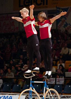 Manuel Huber (li.) und Viktor Volk (beide Deutschland) Radsport Herren WM 2007, Kunstrad, Kunstradfahren, Kunstradsport, Hallenradsport, Rad, Halle, Indoor, Gruppe Winterthur Radsport Herren WM 2007, Kunstrad, Kunstradfahren, Kunstradsport, Hallenradsport, Rad, Halle, Indoor, Gruppe Winterthur